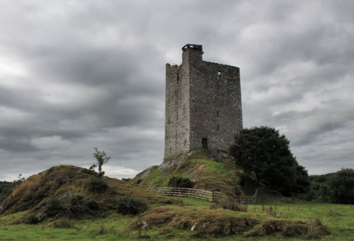 Caisleán Carraig a' Phúca, Ireland